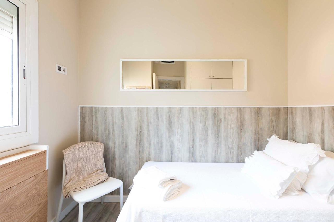 Chic Gran Via Apartment Барселона Экстерьер фото