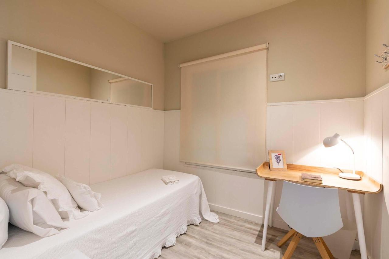 Chic Gran Via Apartment Барселона Экстерьер фото